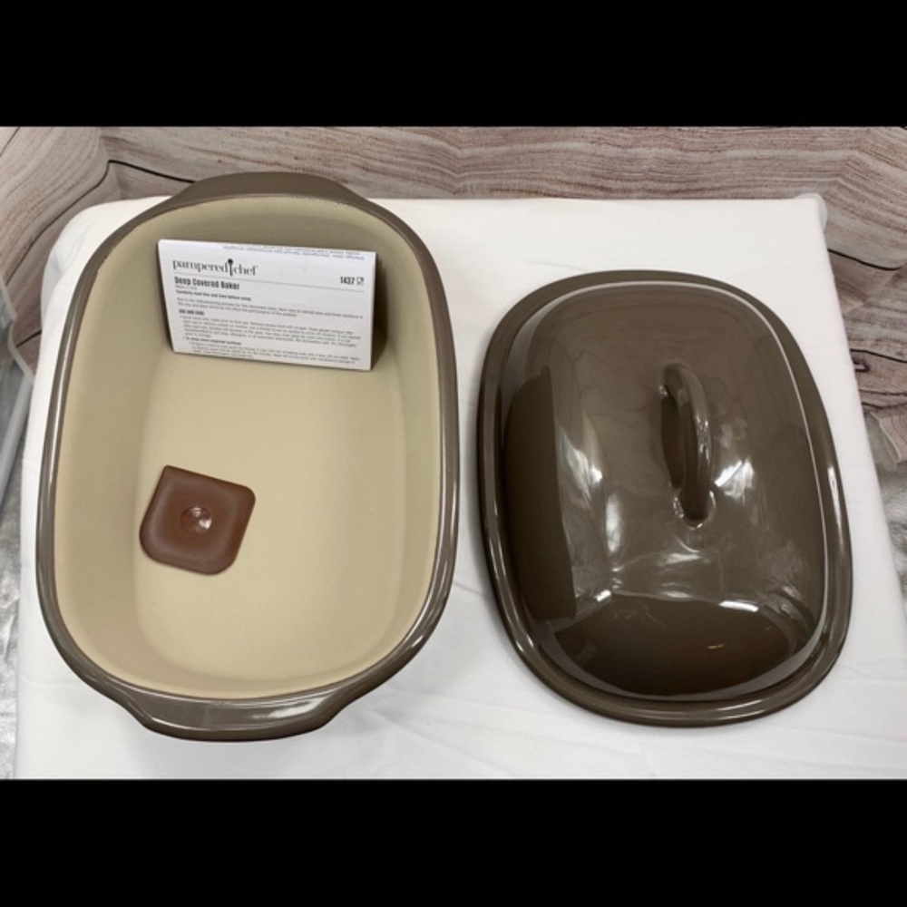Pampered Chef Deep Covered Baker *LID ONLY*